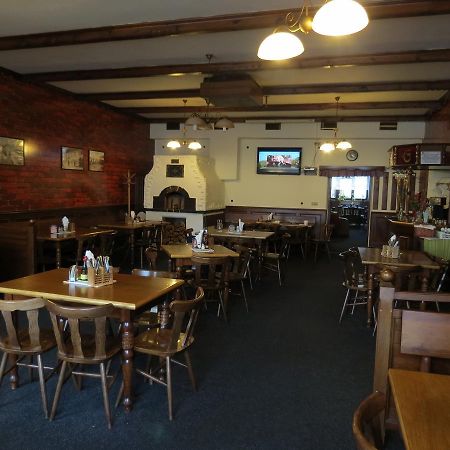 Hotel Cesky Dvur Beroun  Esterno foto