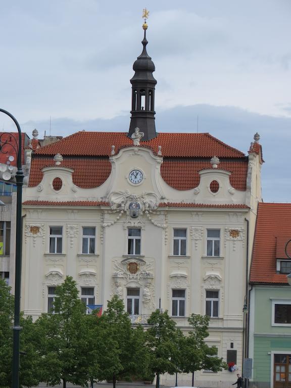 Hotel Cesky Dvur Beroun  Esterno foto