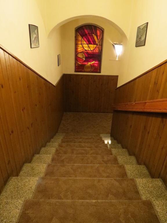 Hotel Cesky Dvur Beroun  Esterno foto