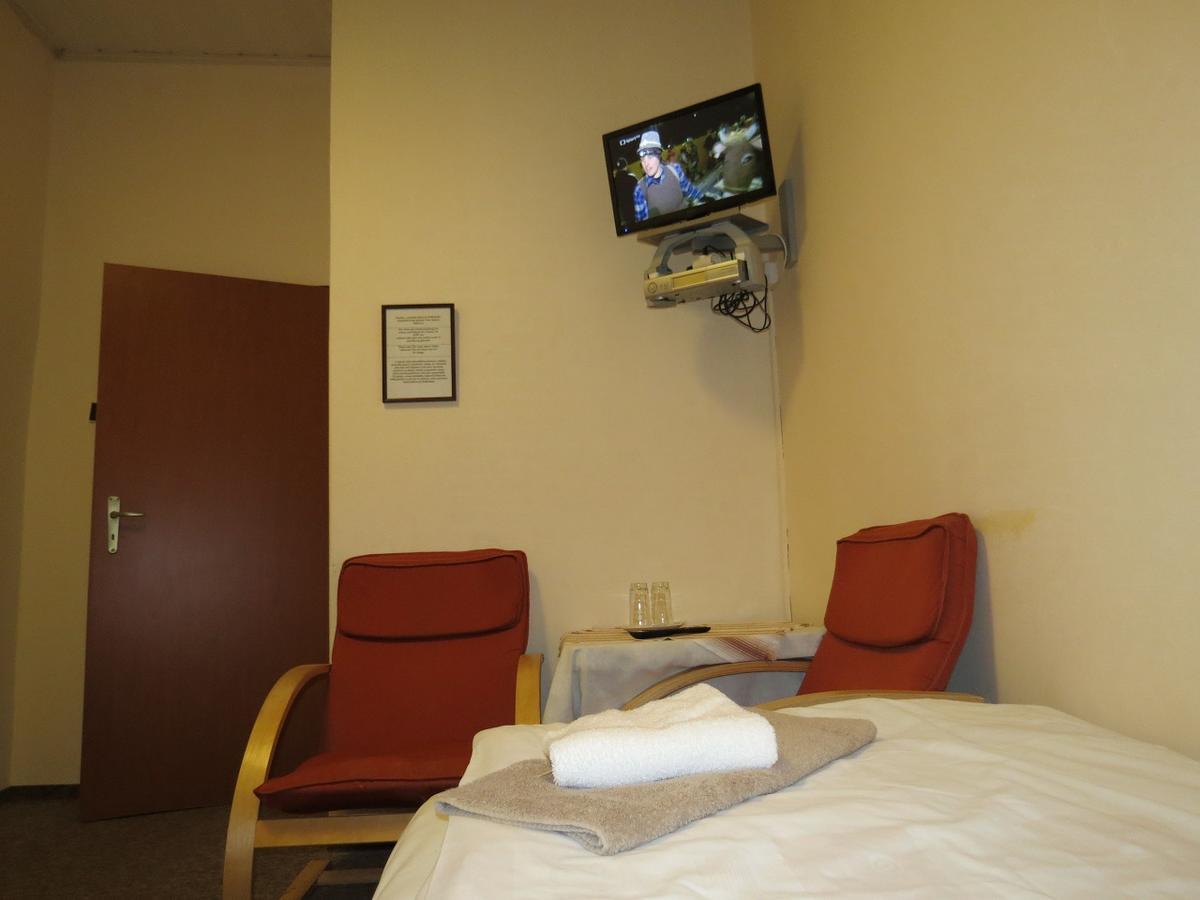 Hotel Cesky Dvur Beroun  Esterno foto